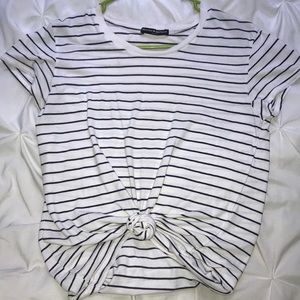 BRANDY MELVILLE knotted t-shirt